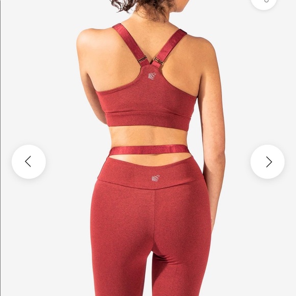 Not available anymore. The poshmark app is glitching and wouldnât delete it - Picture 1 of 10